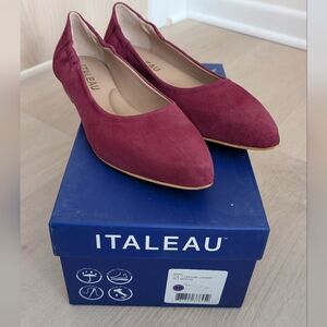 Italeau - Size 38.5 EU - Women's Burgundy Suede Flats New In Box